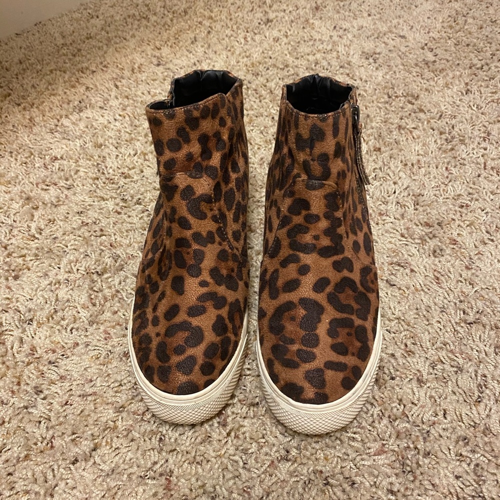 Universal Threads Cheetah Heeled Ankle Booties.